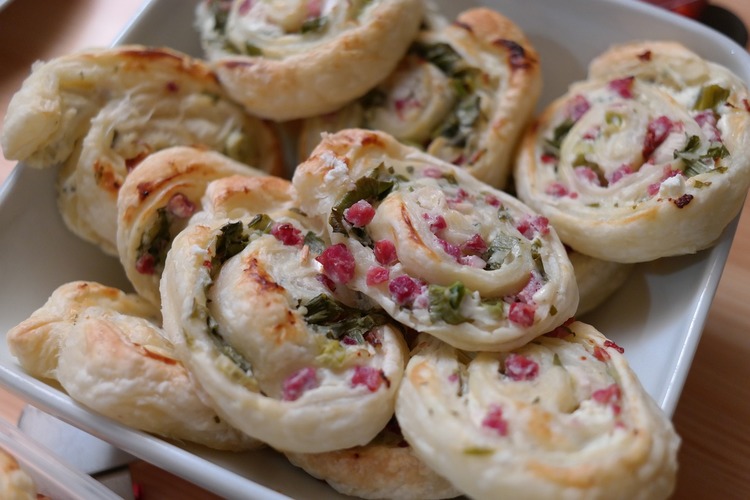 Spinach Puff Pastry with Bacon and Cream Cheese - Bacon Recipe