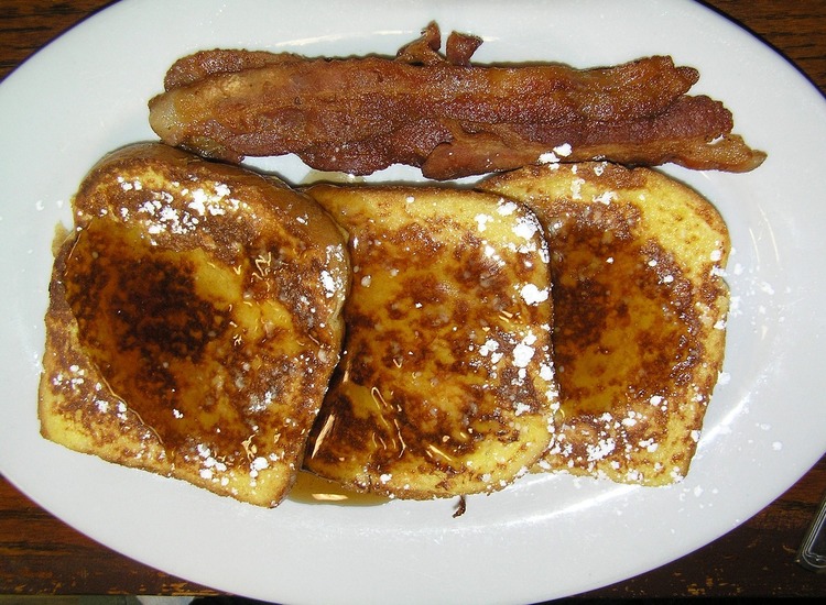 Bacon Recipe - French Toast with Maple Syrup and Bacon