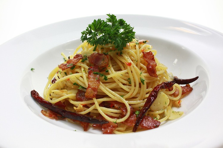 Bacon Recipe - Bacon and Spaghetti with Chili Peppers
