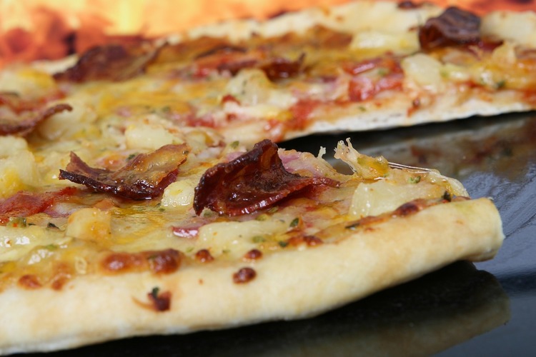 Bacon Recipe - American Style Pizza with BBQ Sauce, Peppers and Bacon