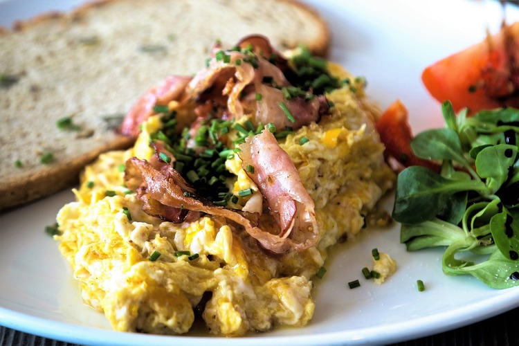 Scrambled Eggs with Bacon, Chives, Arugula and Balsamic Vinegar